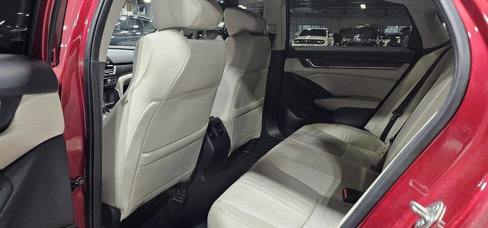 Used 2018 Honda Accord Touring image 10