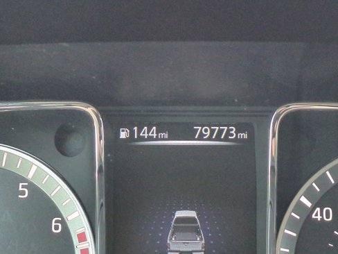 Used 2018 Nissan Titan SV w/ SV Convenience Package image 11