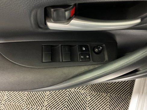 Used 2020 Toyota Corolla LE image 17