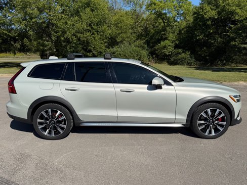 Used 2020 Volvo V60 T5 Cross Country image 7