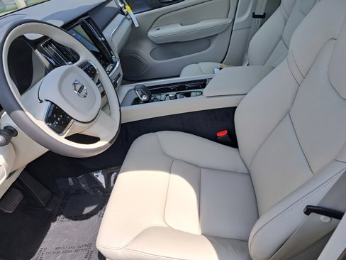 New 2024 Volvo S60 B5 Plus w/ Climate Package image 7