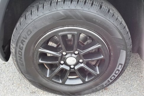 Used 2018 Jeep Grand Cherokee Laredo image 41