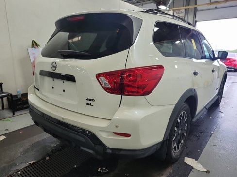 Used 2020 Nissan Pathfinder SL image 2