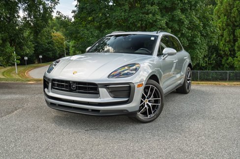 Certified 2023 Porsche Macan image 1