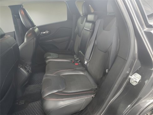 Used 2015 Jeep Cherokee Trailhawk w/ Cold Weather Group image 14