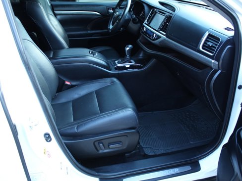 Used 2017 Toyota Highlander Limited image 17