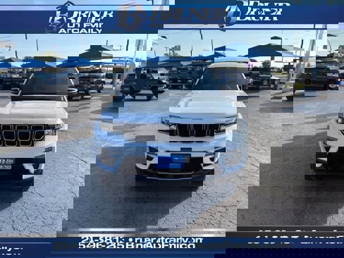 New 2025 Jeep Grand Cherokee Limited w/ Luxury Tech Group II image 2