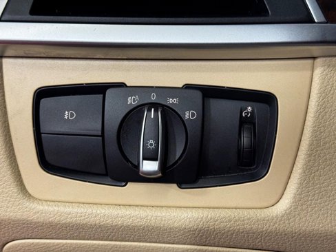 Used 2018 BMW 320i Sedan image 17