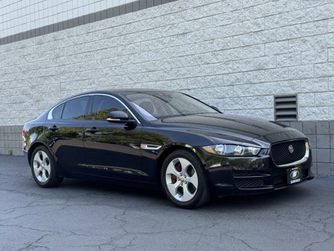 Used 2018 Jaguar XE image 17