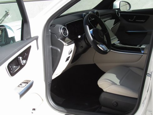 Certified 2025 Mercedes-Benz GLC 300 4MATIC image 8