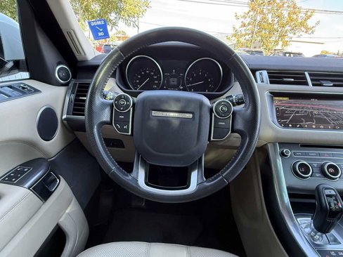 Used 2017 Land Rover Range Rover Sport SE image 13