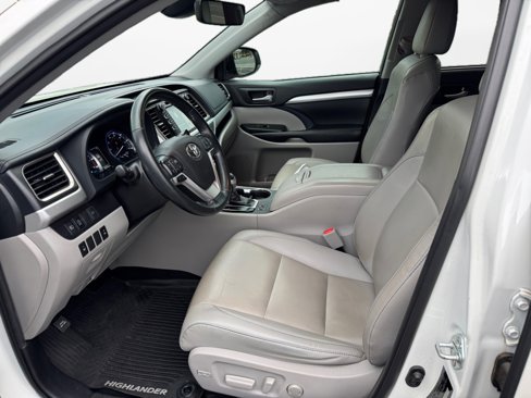 Used 2019 Toyota Highlander XLE image 11