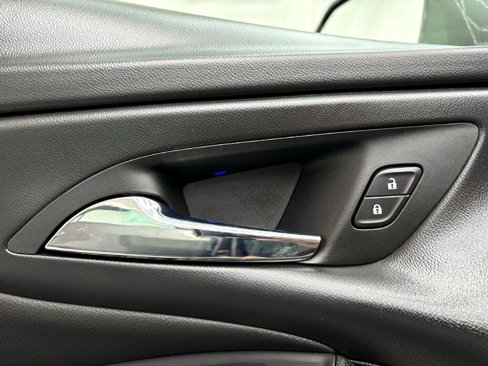 Used 2017 Chevrolet Volt LT w/ Comfort Package image 21
