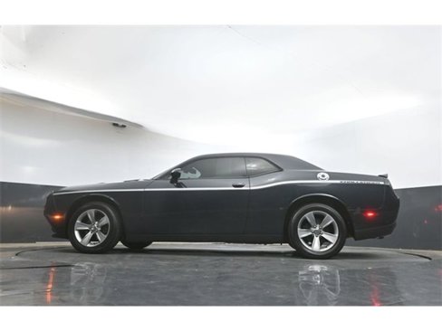 Used 2019 Dodge Challenger SXT image 31