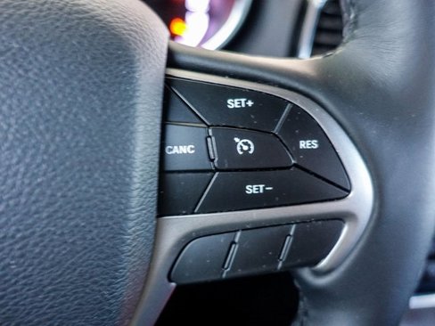 Used 2019 Jeep Grand Cherokee Altitude image 25