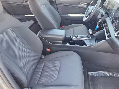 Used 2023 Kia Sportage LX image 9