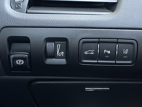 Used 2017 Chevrolet Impala Premier w/ Enhanced Convenience Package image 22