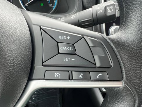 Used 2025 Nissan Leaf S image 15