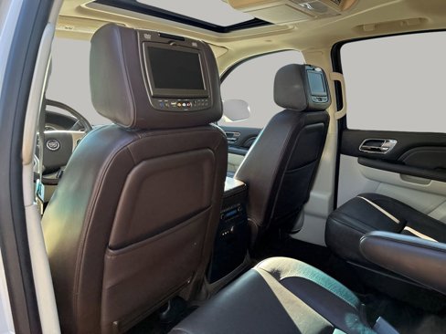 Used 2013 Cadillac Escalade Platinum image 18