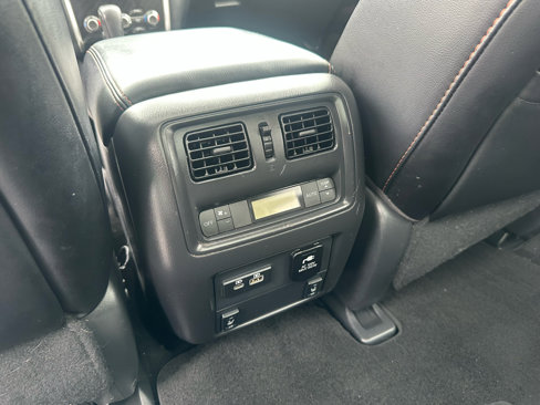 Used 2020 Nissan Pathfinder SL image 17