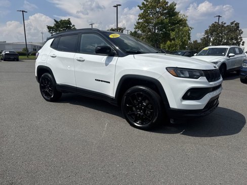 Used 2023 Jeep Compass Altitude w/ Sun and Sound Group image 3