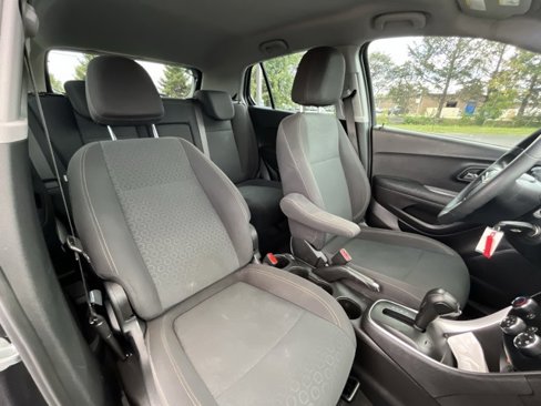 Used 2020 Chevrolet Trax LS image 32