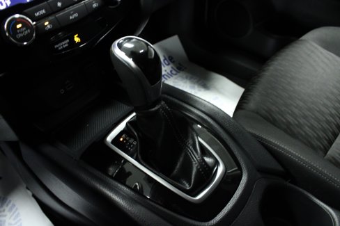 Used 2020 Nissan Rogue SV image 23