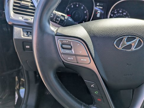 Used 2014 Hyundai Santa Fe GLS image 18