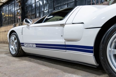 Used 2006 Ford GT image 24