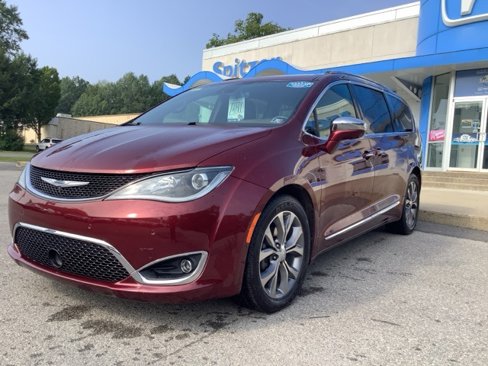 Used 2020 Chrysler Pacifica Limited w/ Tire & Wheel Group image 3