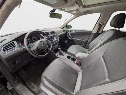 Used 2019 Volkswagen Tiguan SE w/ Panoramic Sunroof Package image 10