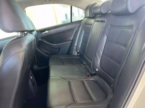 Used 2011 Volkswagen Jetta SE image 16