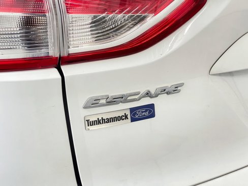 Used 2016 Ford Escape SE w/ SE Leather Comfort Package image 16