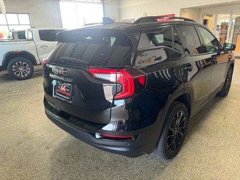 Used 2024 GMC Terrain SLT w/ Tech Package image 5