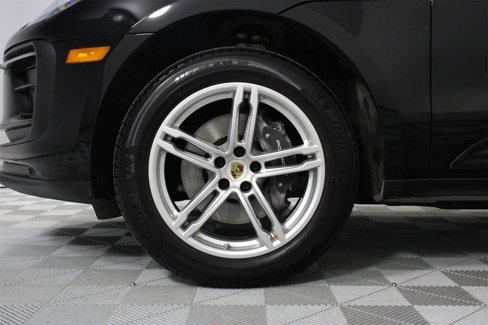 Certified 2025 Porsche Macan image 30