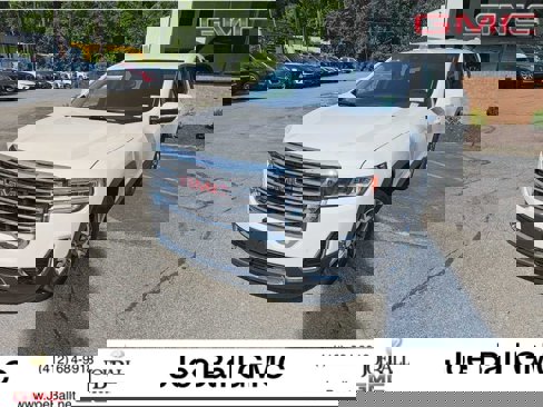 Used 2023 GMC Acadia SLT image 1