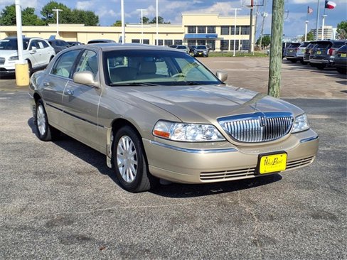 Used 2006 Lincoln Town Car Signature image 19