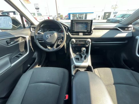 Used 2021 Toyota RAV4 LE image 13
