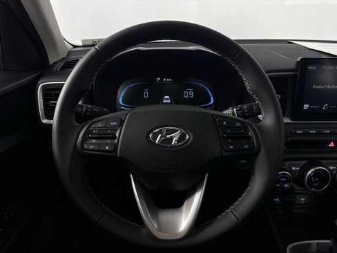 New 2025 Hyundai Venue SEL image 18
