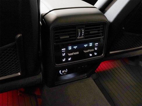 Used 2024 Porsche Cayenne image 23