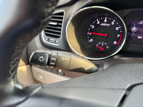 Used 2017 Kia Sedona LX w/ LX Essentials Premium Package image 25