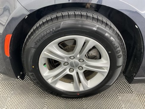 Used 2017 Dodge Charger SE image 29