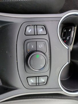 Used 2023 GMC Terrain SLT image 28