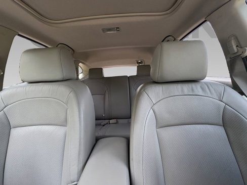 Used 2012 Nissan Rogue SL image 2
