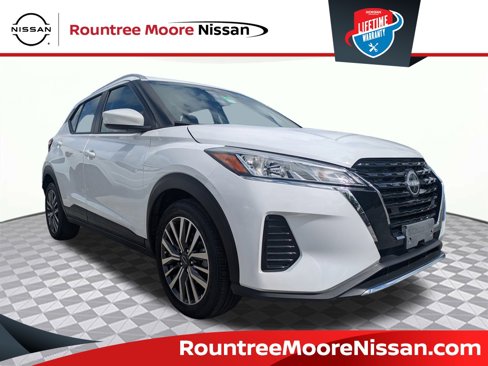 Used 2024 Nissan Kicks SV image 1