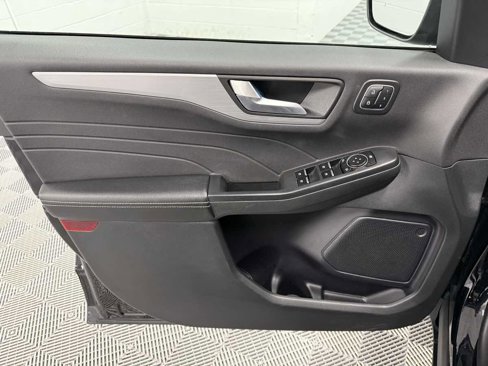 Used 2023 Ford Escape Platinum image 10