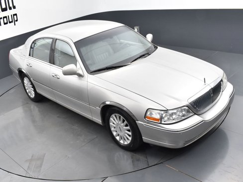 Used 2005 Lincoln Town Car Signature image 17