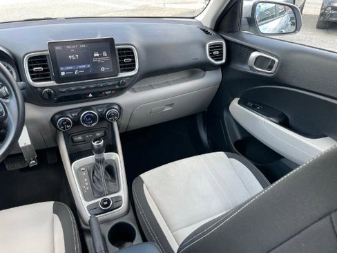 Used 2022 Hyundai Venue SEL image 11