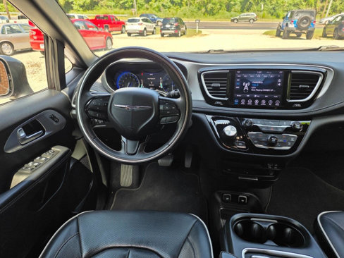 Used 2018 Chrysler Pacifica Limited w/ S Appearance Package image 12