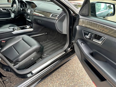 Used 2016 Mercedes-Benz E 350 4MATIC Sedan w/ Premium Package image 19